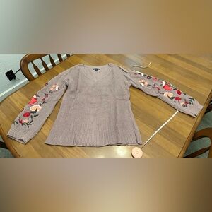 American Eagle v-neck sweater Size Small